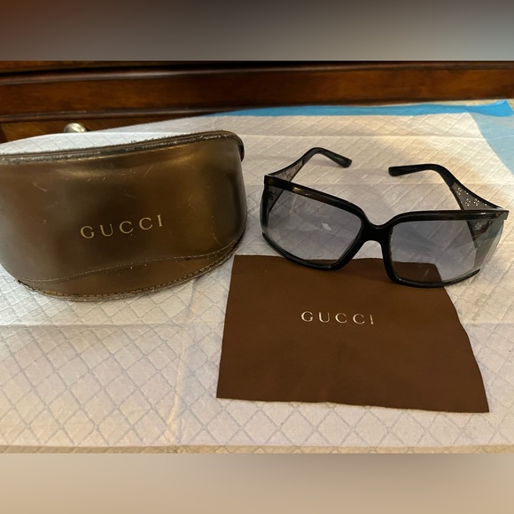 Gucci sunglasses. Made in Italy Vintage(1994) - Picture 1 of 14